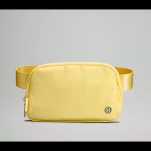 Lululemon Everywhere Belt Bag (New Version) - Sunray Yellow